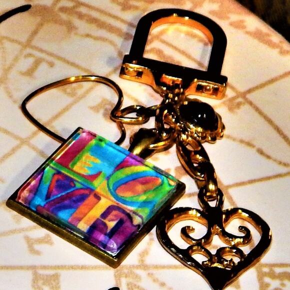Artisan Pop Art "LOVE"  Keychain - Picture 1 of 5